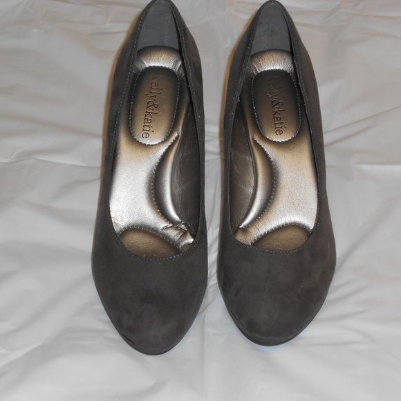 Kelly & Katie Shoes - Kelly and Katie Gray Pumps Size  6.5